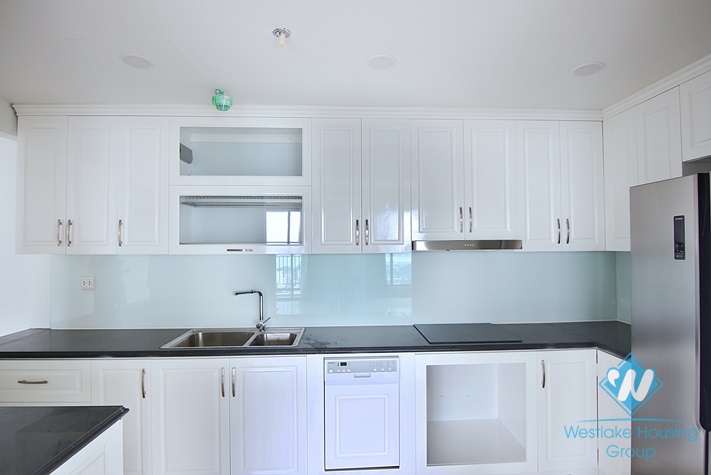 A magnificent 4 bedroom apartment for rent in De L’Roi Soleil